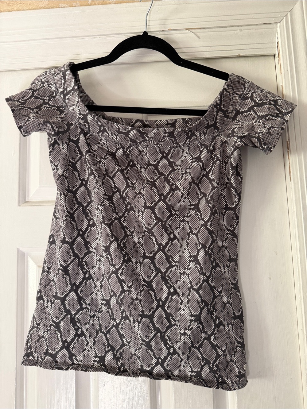 Guess Off-Shoulder Snake Print Top - Black & Gray